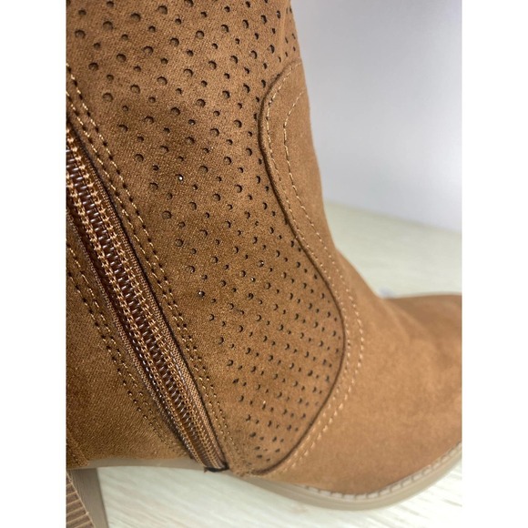 American Rag heeled suede boots NWT! - Picture 9 of 10